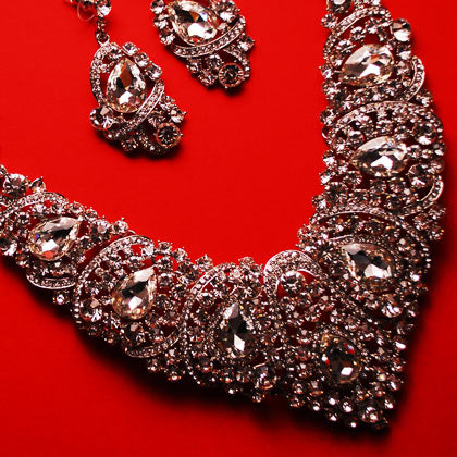 Build your fashion style with necklaces, by Nando Medina