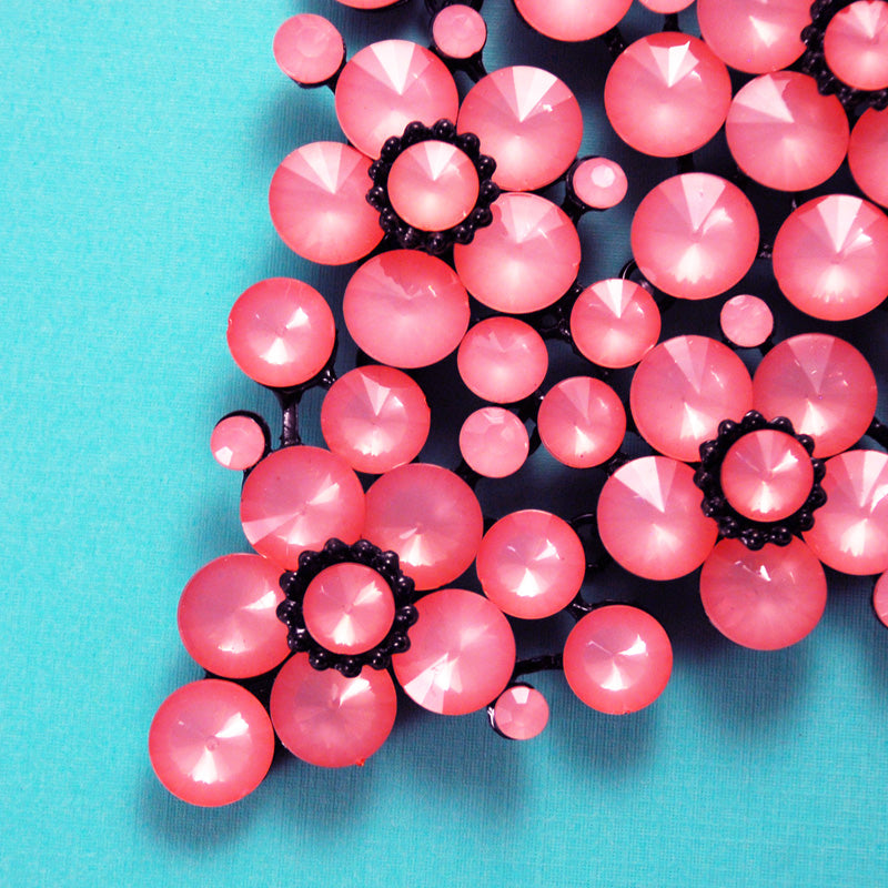 Nando Medina, vibrant and distinctive necklace and fashion jewelry design