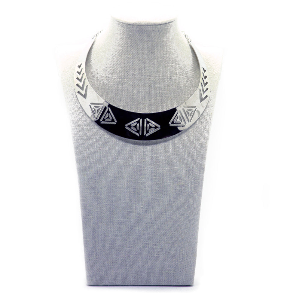 Seducción: Modern Cut-Out Chocker. Fashion Jewelry by Nando Medina